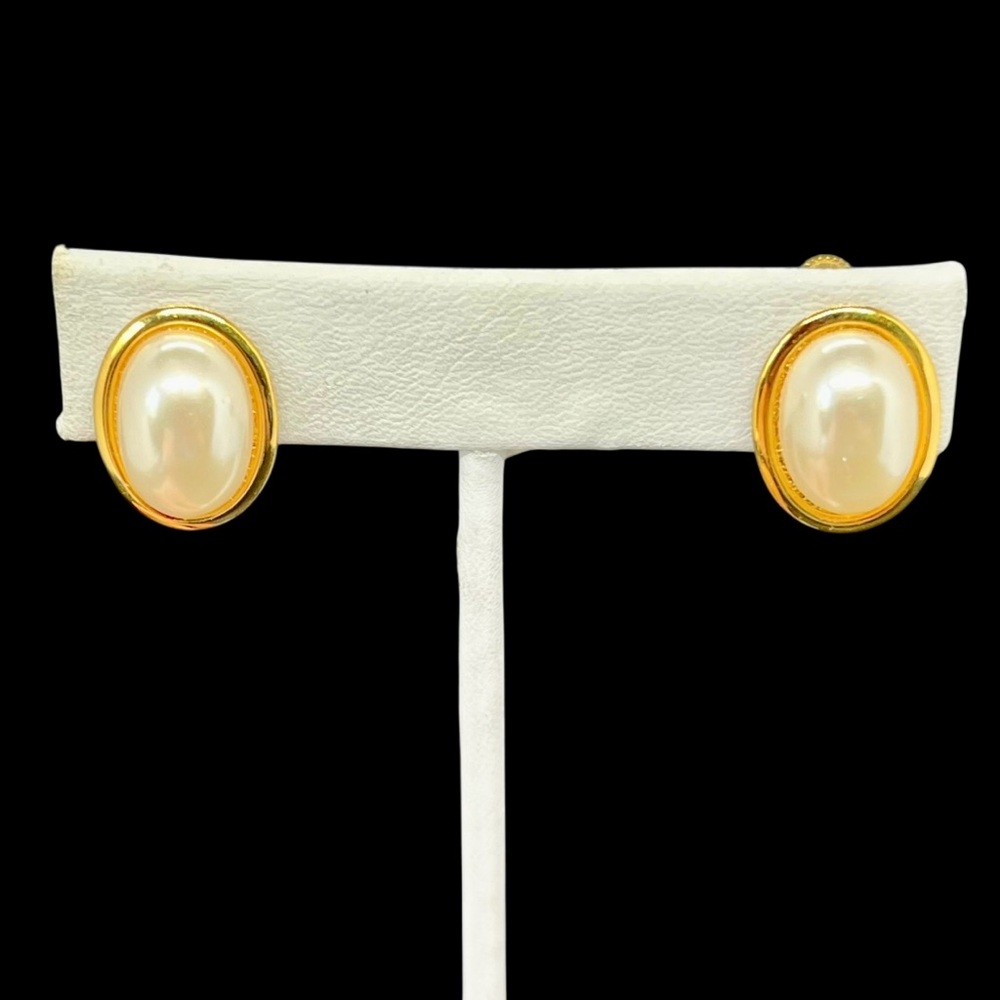 Vintage Napier Gold Tone and Faux Pearl Oval Earrings Screw On Like New 3/4" H